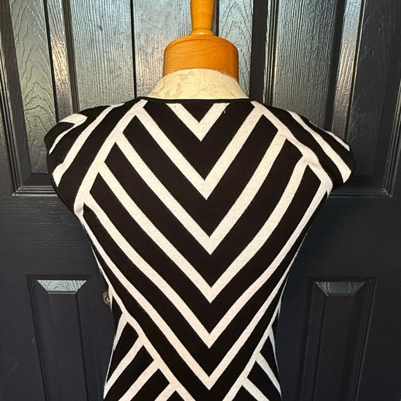 Banana Republic black and white geometric pattern dress Large - Picture 7 of 11